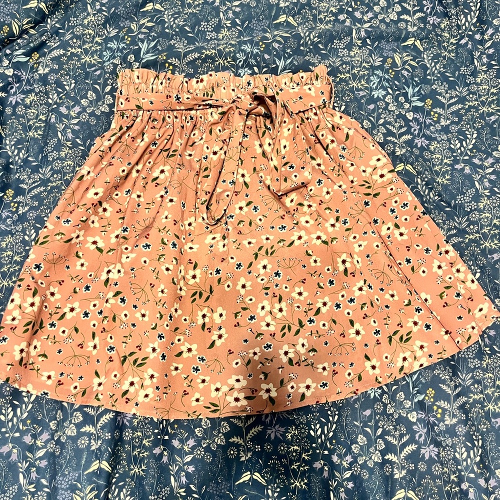 Cute floral tie waist skirt!